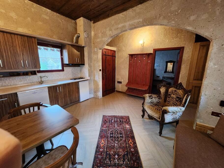 Kitchen or kitchenette, Living room, Seating area, Dining area