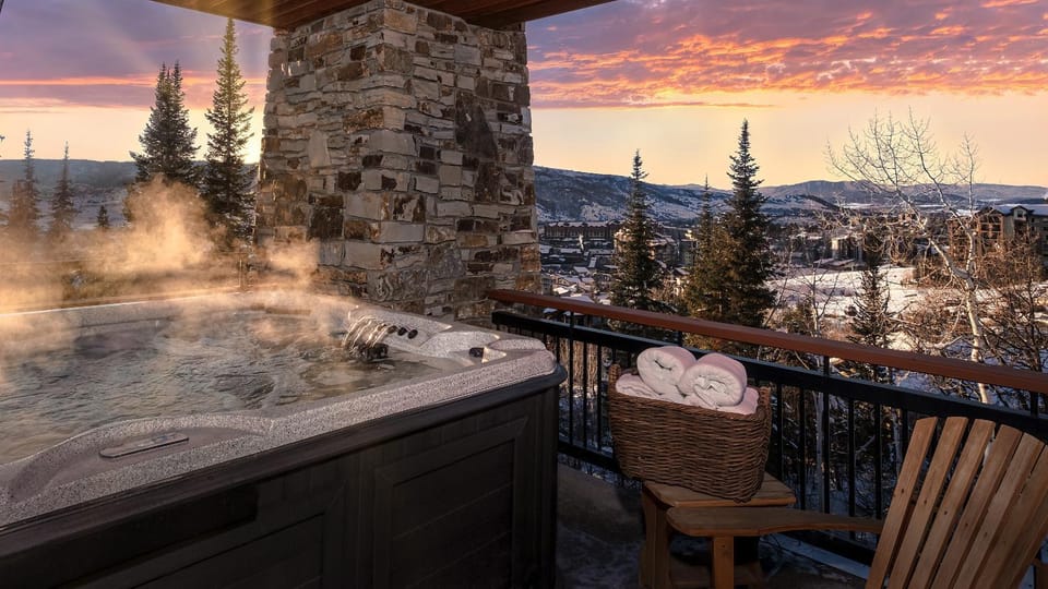 Hot Tub, View (from property/room), Balcony/Terrace, Seating area, towels