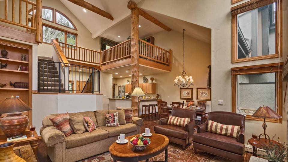 Living room, Seating area, Dining area, kitchen