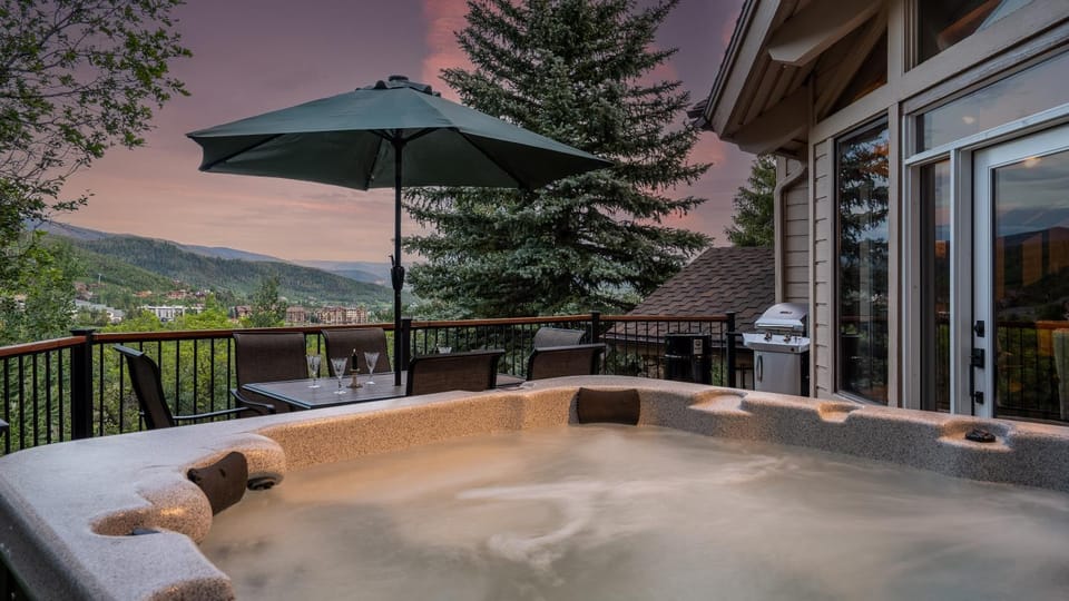 BBQ facilities, Hot Tub, Seating area
