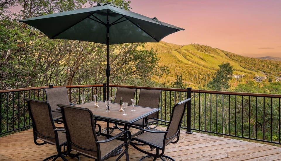 View (from property/room), Mountain view