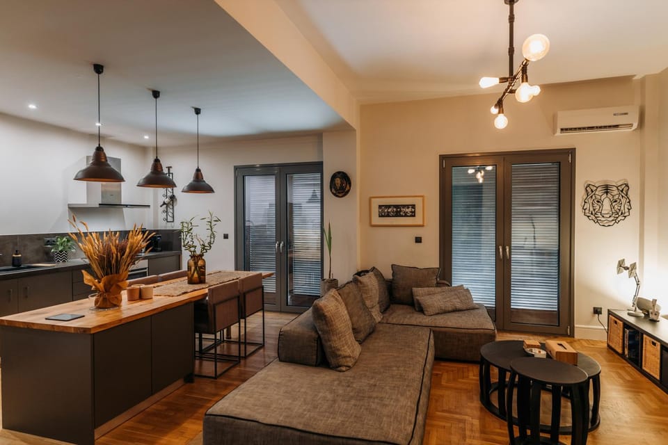 Kitchen or kitchenette, Living room, Seating area, Dining area, air conditioner
