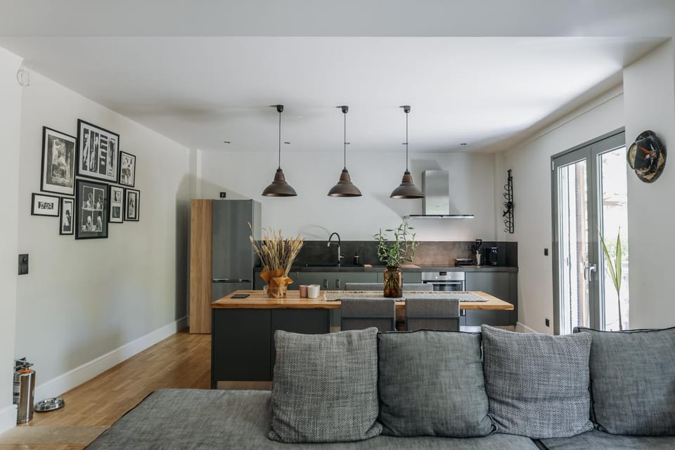 Kitchen or kitchenette, Dining area, pet friendly