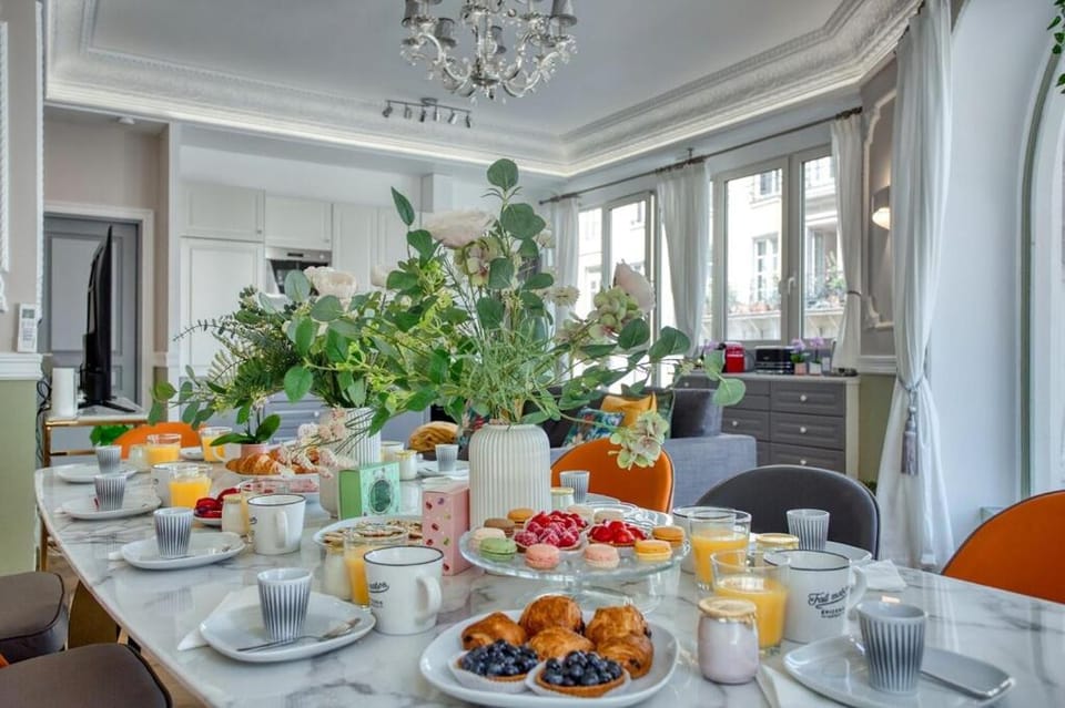 Dining area, Breakfast