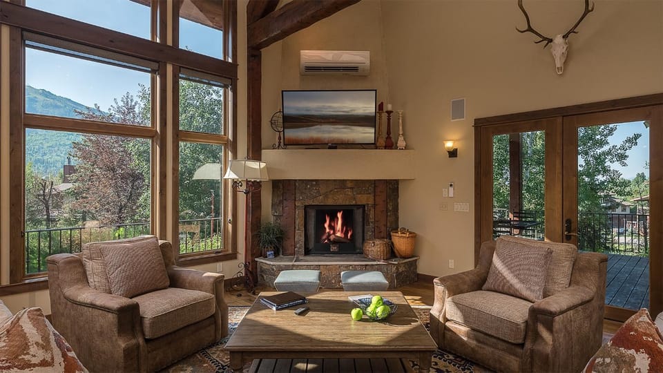 TV and multimedia, View (from property/room), Seating area, fireplace