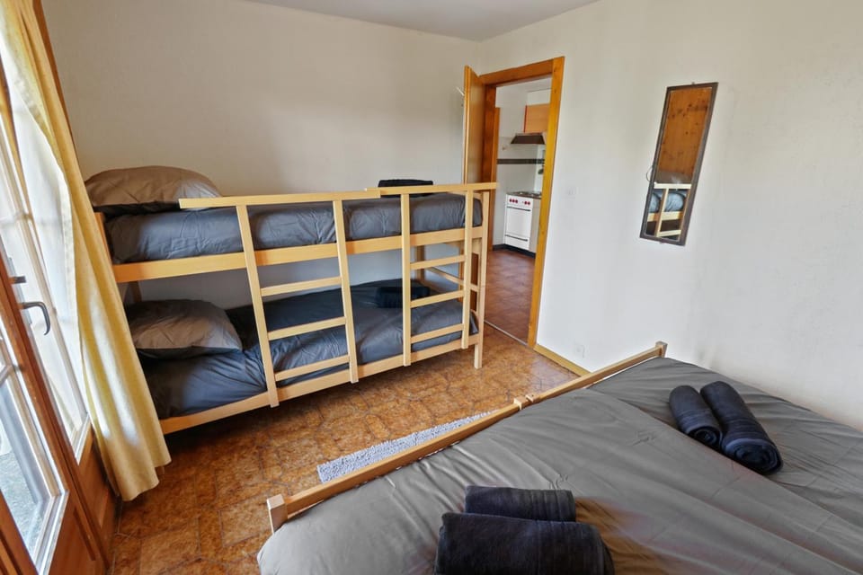 Bedroom, bunk bed
