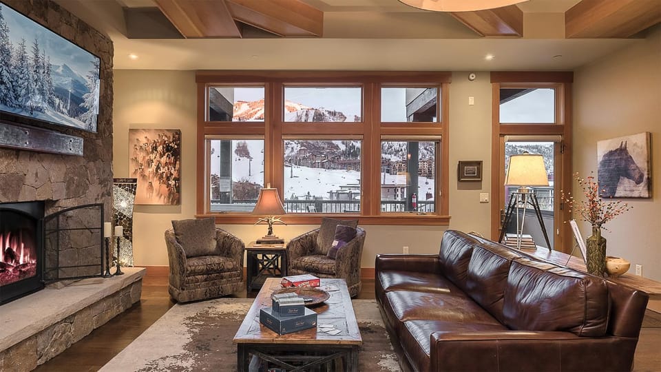 TV and multimedia, View (from property/room), Seating area, fireplace