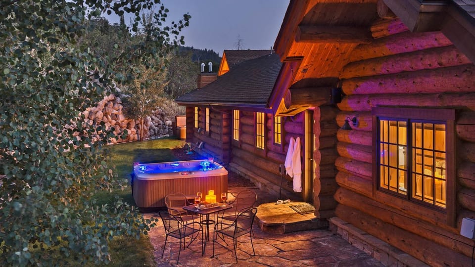 Patio, Hot Tub, towels