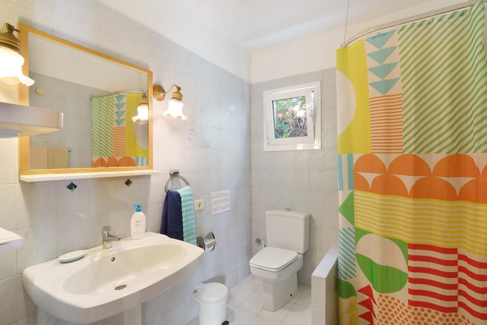 Bathroom, Living room