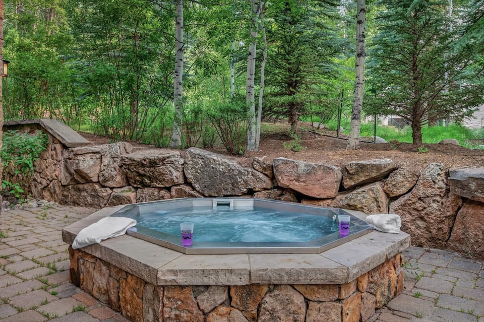 Patio, Hot Tub, towels