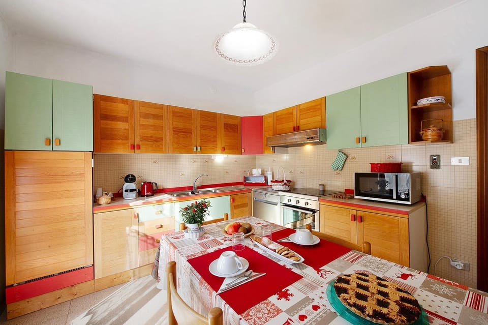 Property building, Kitchen or kitchenette, Living room