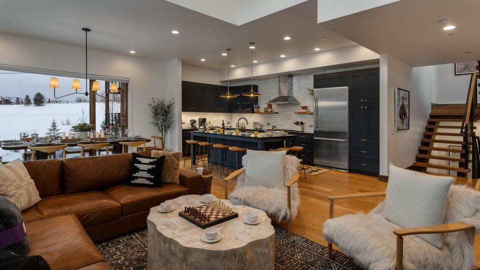 Living room, Seating area, Dining area, storage, kitchen