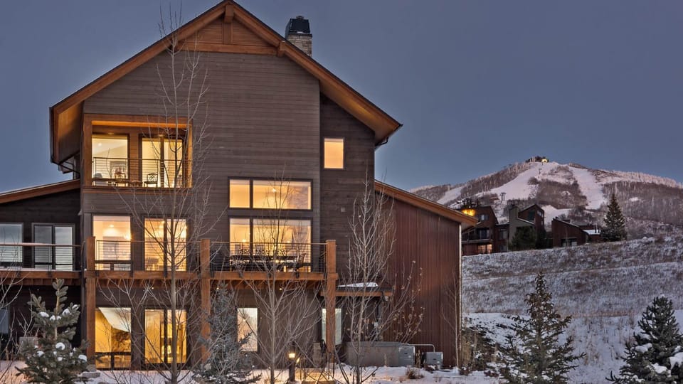 Property building, Patio, Mountain view