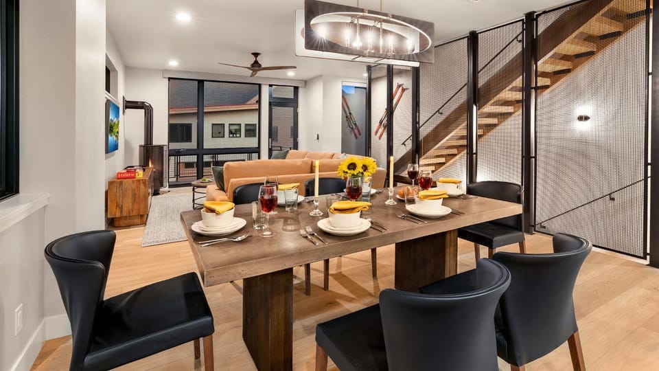 Living room, Seating area, Dining area