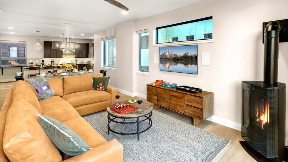 Living room, Seating area, Dining area, kitchen