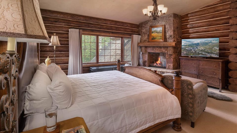 Bed, TV and multimedia, View (from property/room), Bedroom, furniture