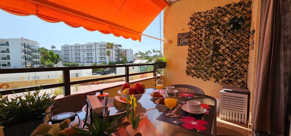 Property building, Patio, Day, View (from property/room), Balcony/Terrace, Food and drinks, Dining area, Food