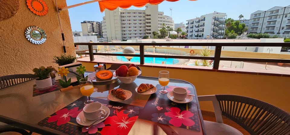Patio, Day, View (from property/room), Balcony/Terrace, Food and drinks, Food, Pool view, Swimming pool, Breakfast, Lunch, Dinner, Drinks, Alcoholic drinks, sunbed