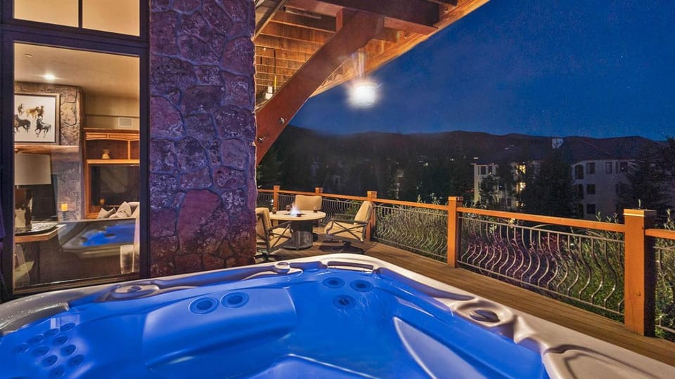 Hot Tub, View (from property/room), Balcony/Terrace