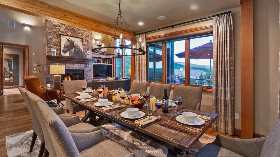 View (from property/room), Seating area, Dining area, furniture