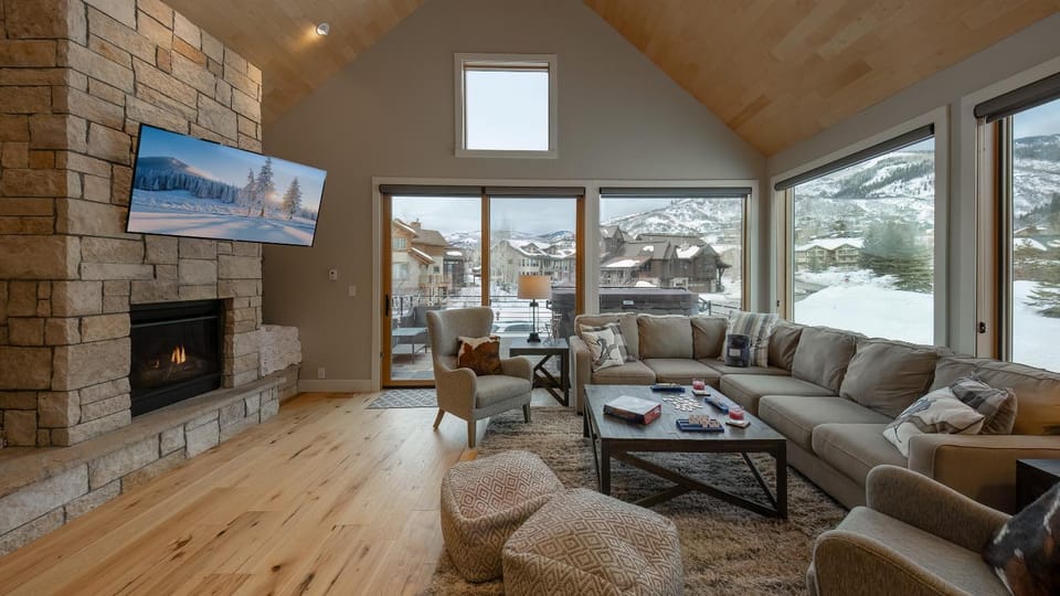 Living room, Seating area, Mountain view, fireplace