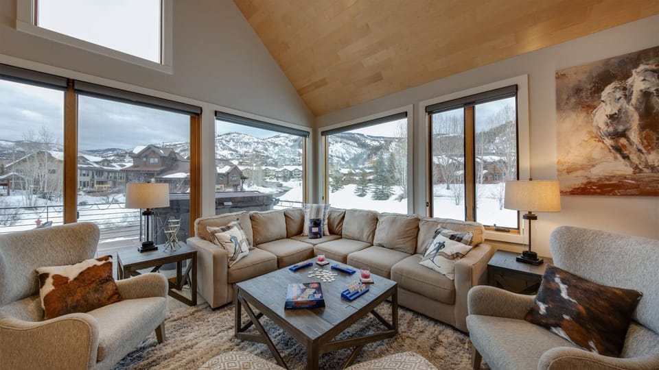 Living room, Seating area, Mountain view