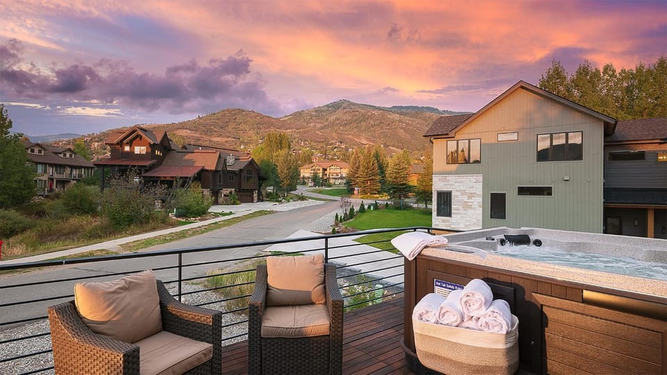 Hot Tub, View (from property/room), Seating area, Mountain view, towels
