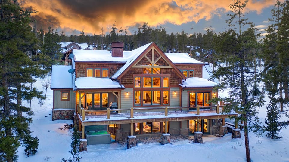 Property building, Facade/entrance, Winter, Hot Tub