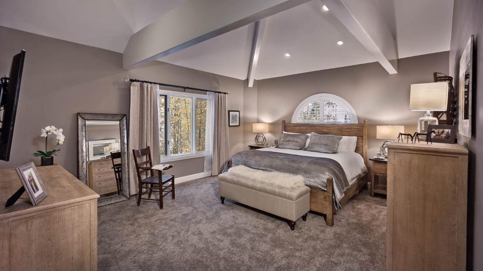 Bed, TV and multimedia, View (from property/room), Bedroom, furniture