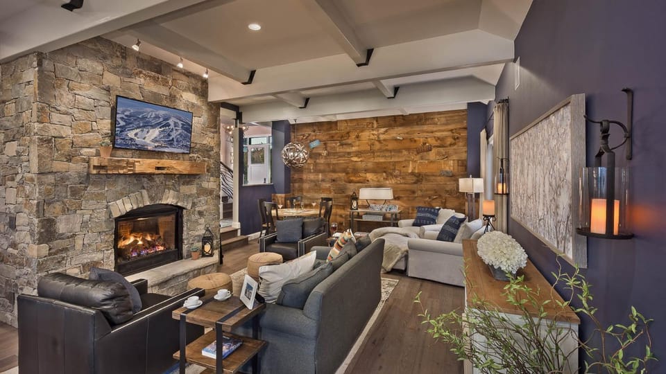 TV and multimedia, Living room, Seating area, fireplace