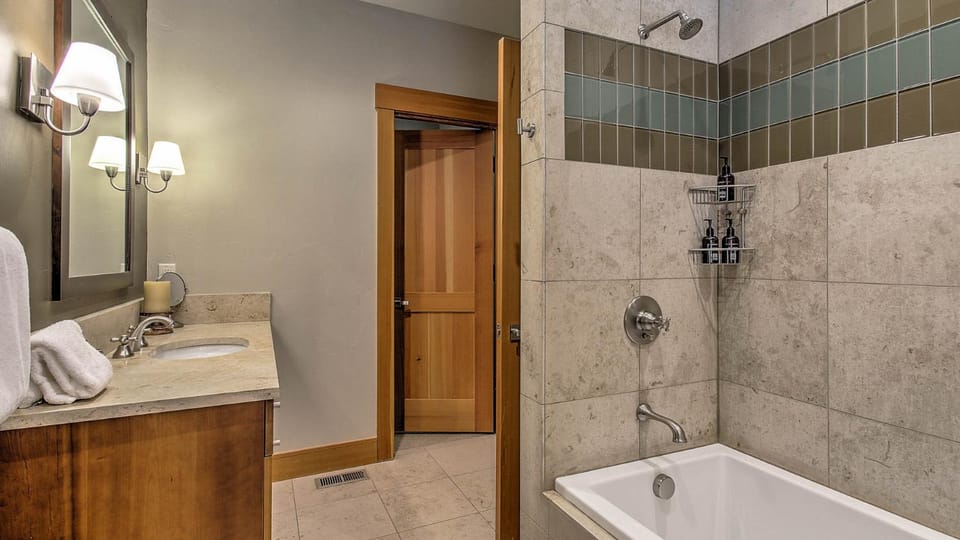 Shower, Toilet, Bathroom, Bath