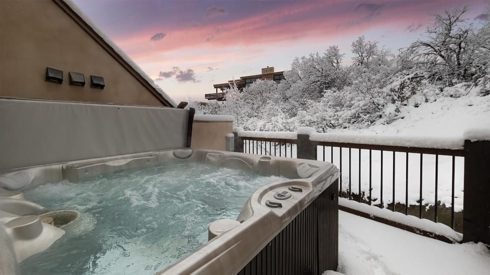 Hot Tub, View (from property/room), Balcony/Terrace