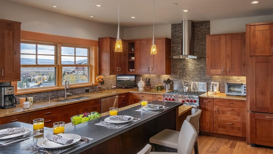 Coffee/tea facilities, dishwasher, storage, toaster, kitchen