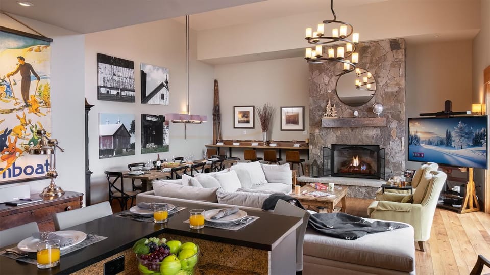 Living room, Seating area, Dining area, fireplace, furniture
