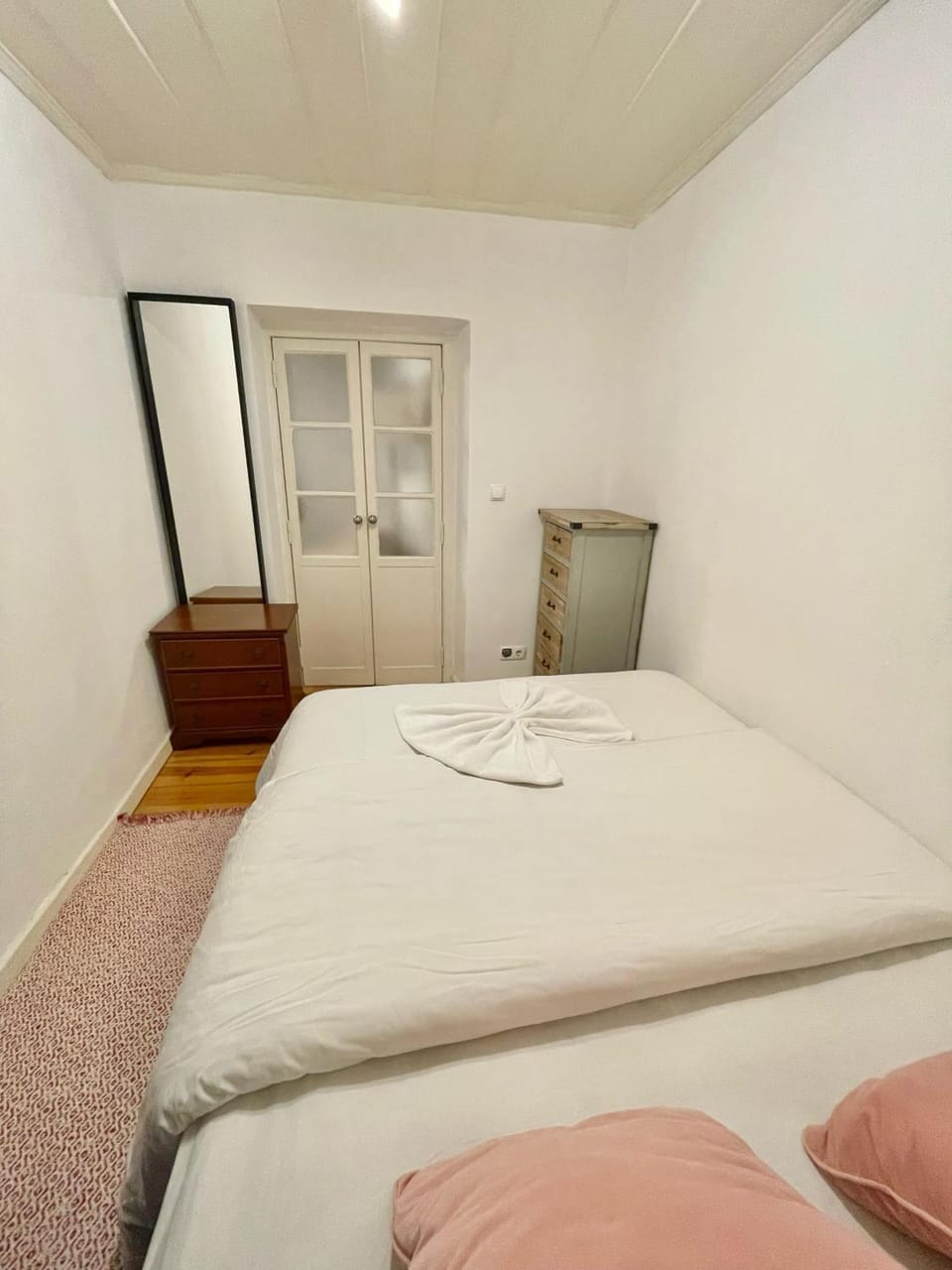 Central Lisbon Apartment Santos Walk to Cais do Sodré Apartment in Lisbon