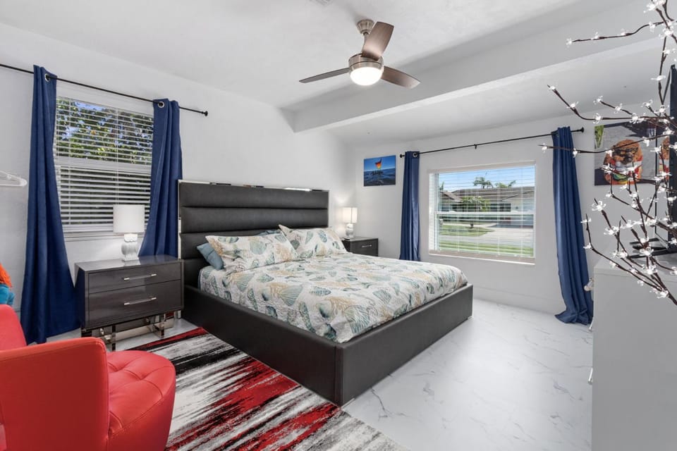 4BR Marco Hideaway Heated Pool, Hot Tub & Lanai House in Marco Island