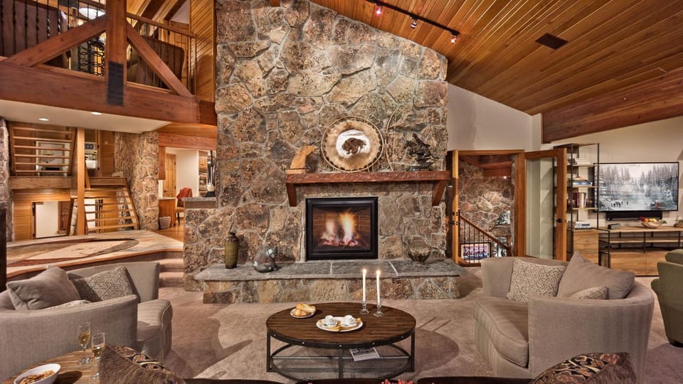 TV and multimedia, Living room, Seating area, fireplace, furniture