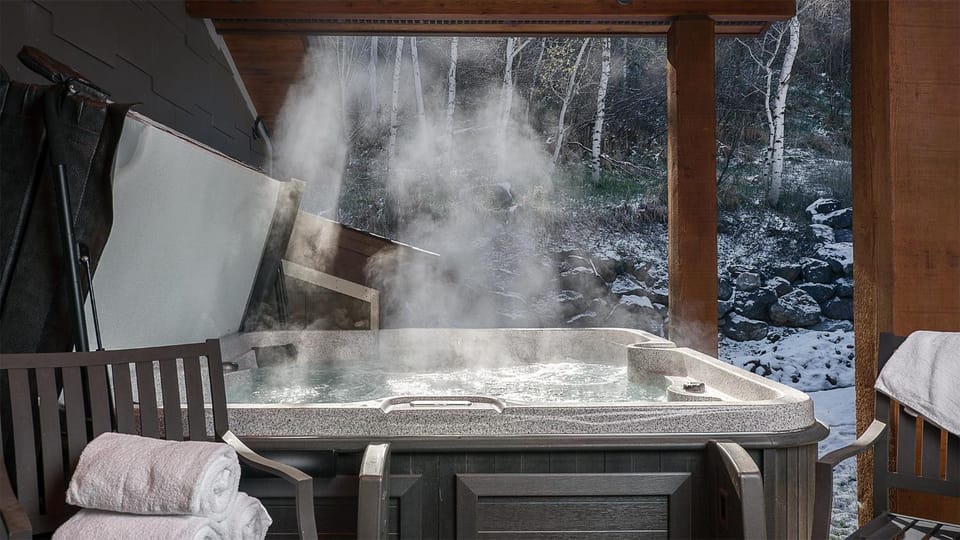 Winter, Hot Tub, View (from property/room), Balcony/Terrace, towels