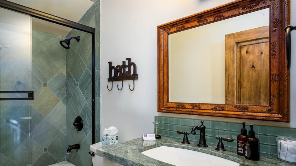 Shower, Toilet, Bathroom, Bath