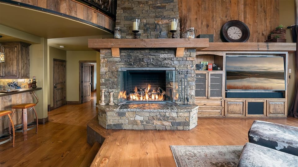 TV and multimedia, Living room, fireplace, furniture