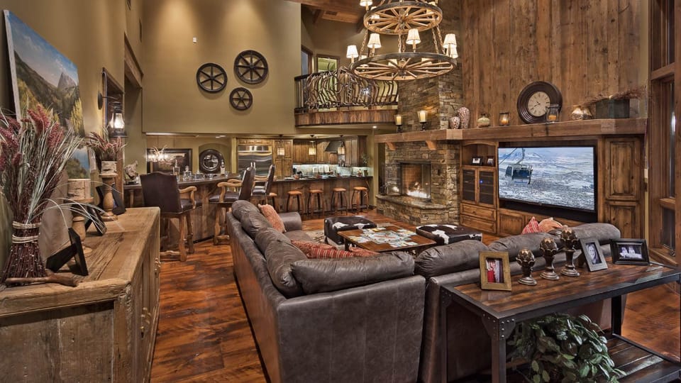 TV and multimedia, Seating area, fireplace, storage