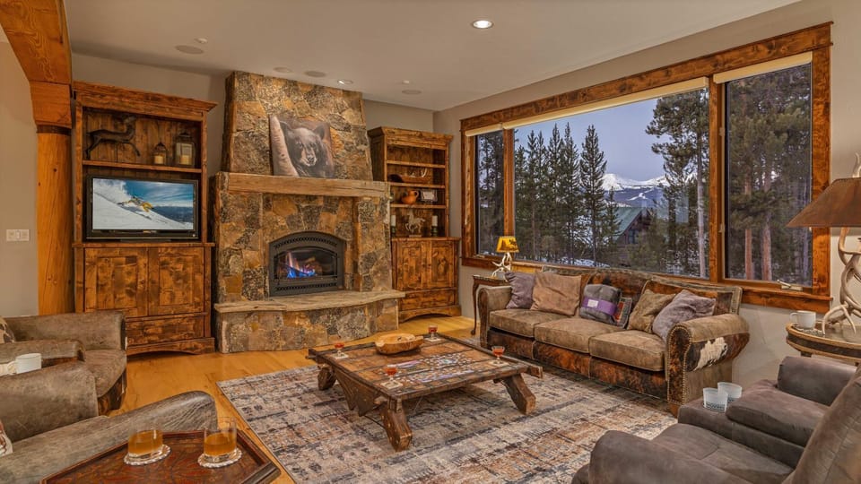 TV and multimedia, Living room, Seating area, fireplace, furniture