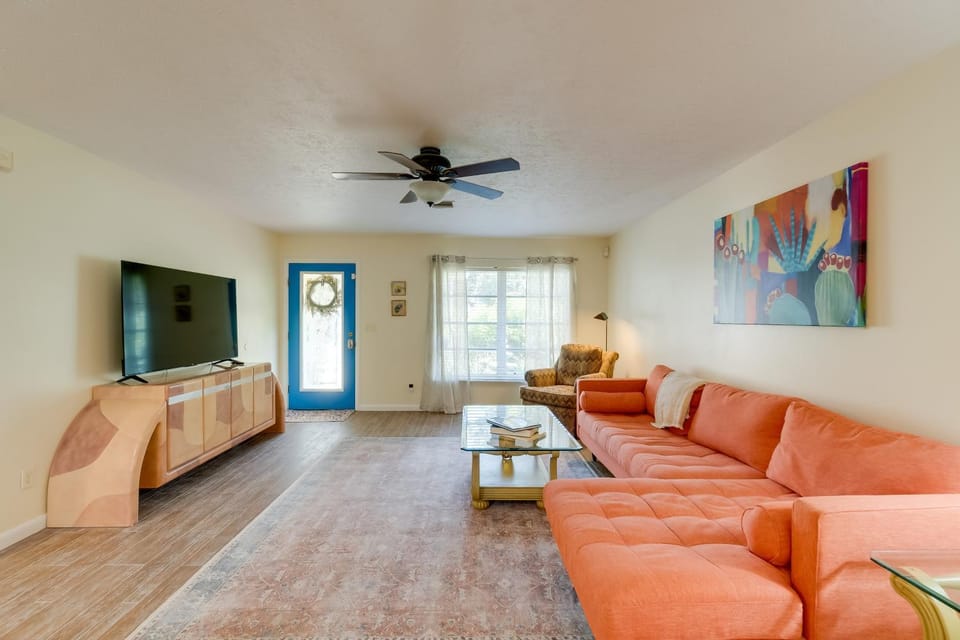 Yard & Lanai: Sun-Soaked Venice Escape! House in South Venice