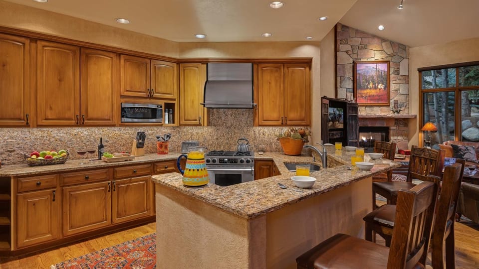 microwave, oven, storage, stove, kitchen