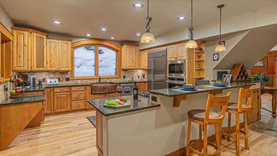 dishwasher, microwave, storage, toaster, kitchen