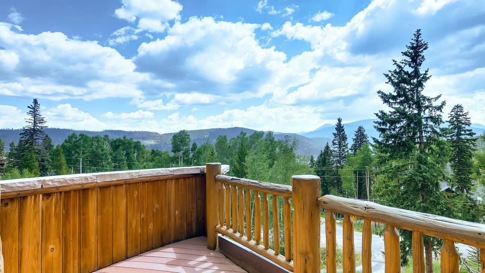 View (from property/room), Balcony/Terrace, Mountain view
