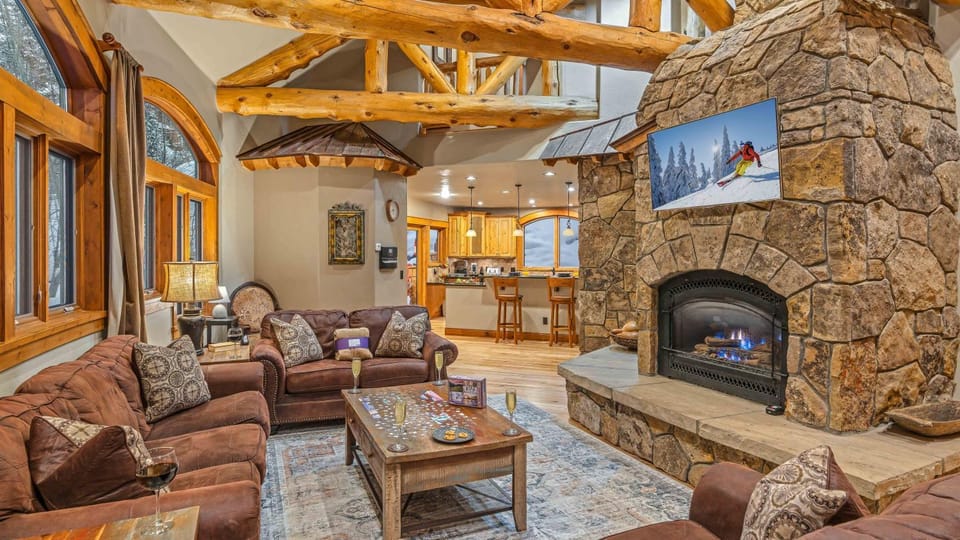 TV and multimedia, Living room, Seating area, fireplace, furniture