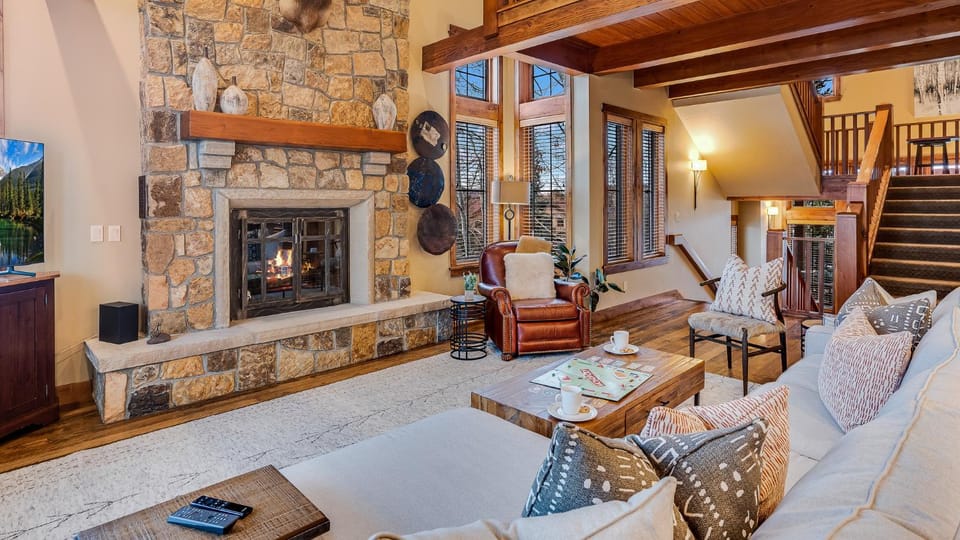 Living room, Seating area, fireplace