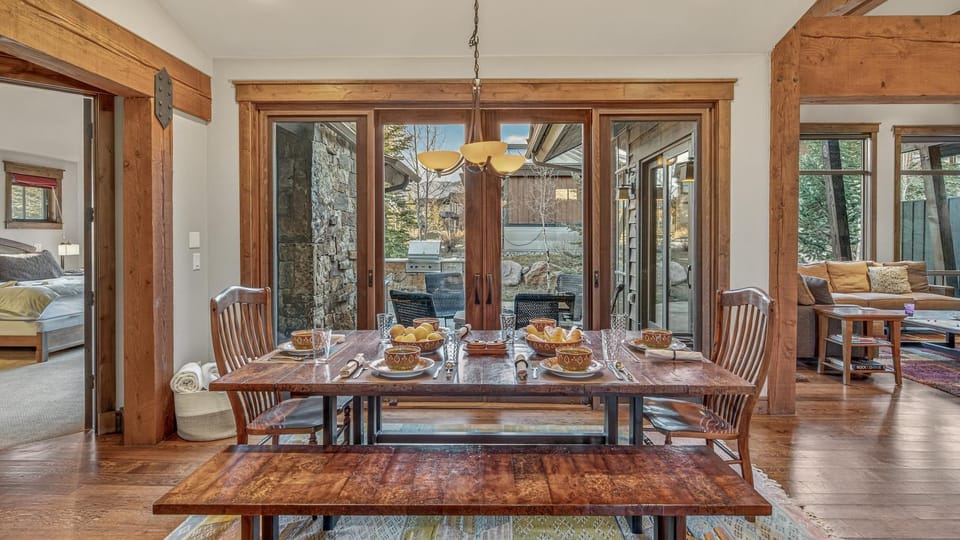 Seating area, Dining area, furniture