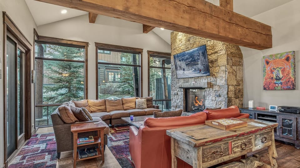 TV and multimedia, Living room, Seating area, fireplace, furniture